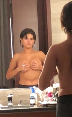 Selena Gomez Boobs Squeezing Hotmoza Free Leaked Gamer Girl Images Videos Twitch